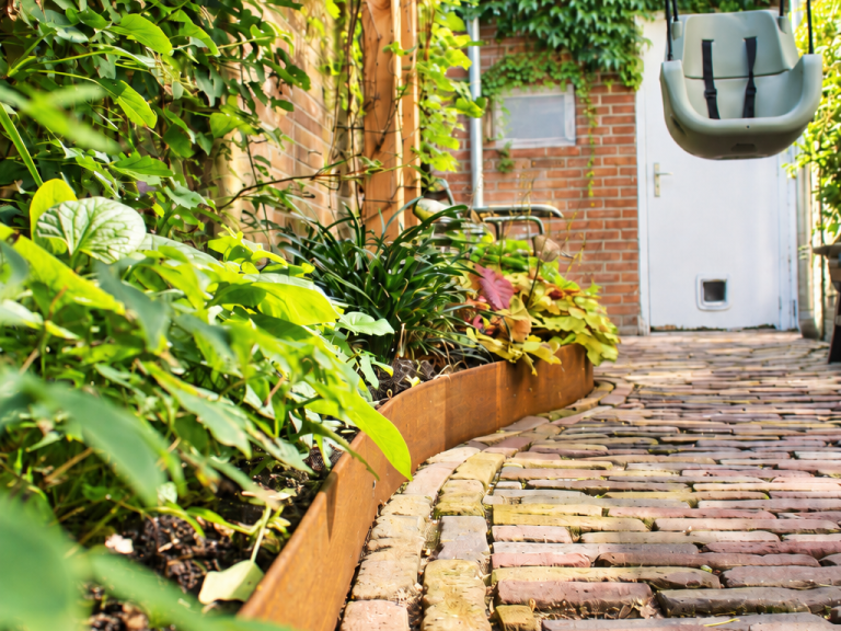 Cortenstaal_Klinker bestrating Kleine stadstuin leiden